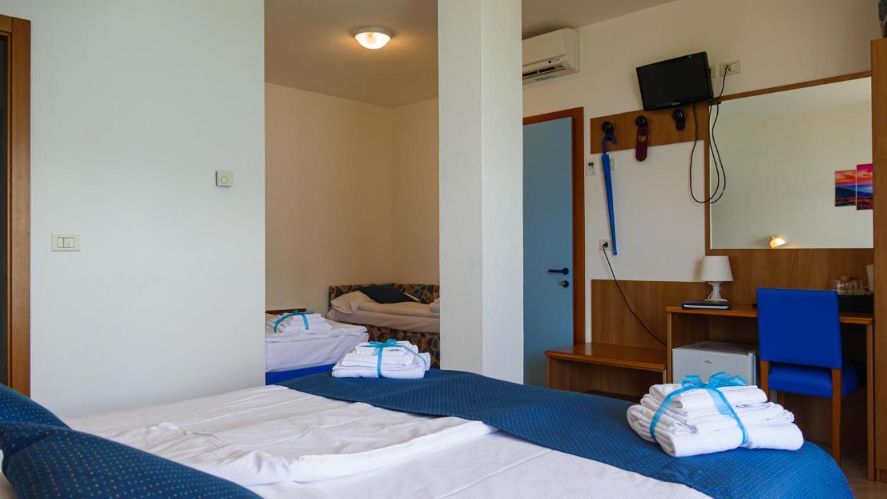 Hotel Casa Marinella Мальчезине Экстерьер фото