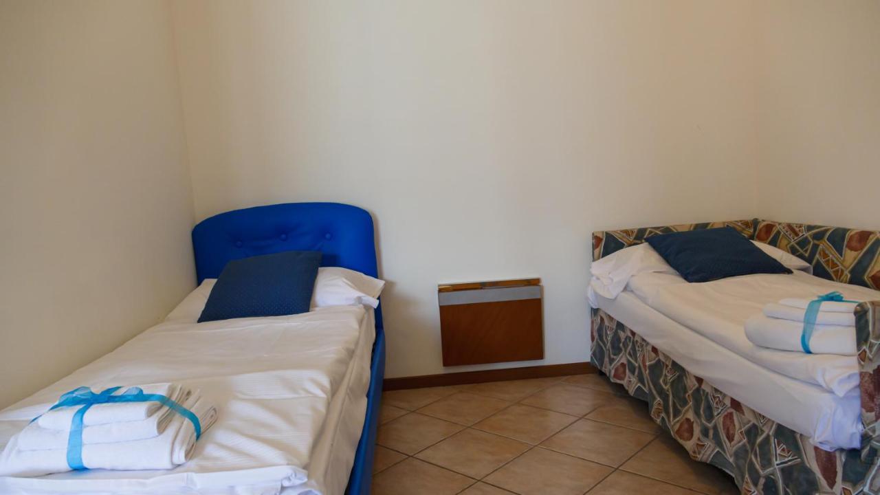 Hotel Casa Marinella Мальчезине Экстерьер фото