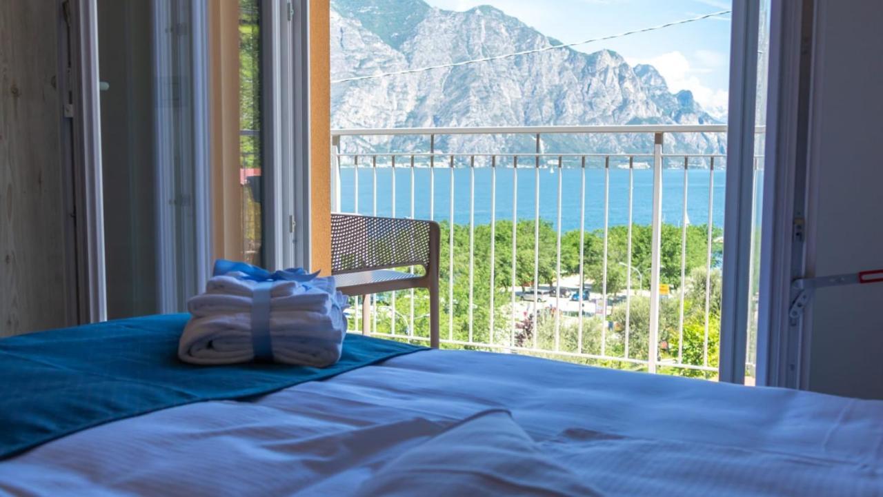 Hotel Casa Marinella Мальчезине Экстерьер фото
