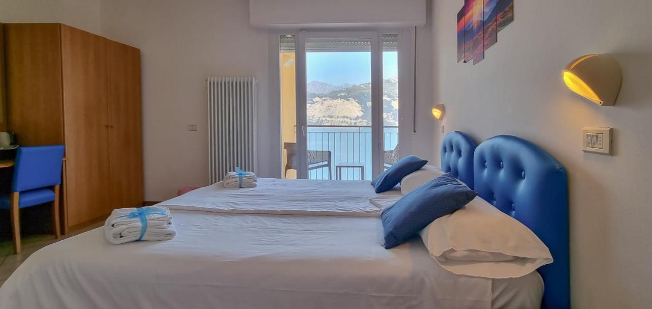 Hotel Casa Marinella Мальчезине Экстерьер фото