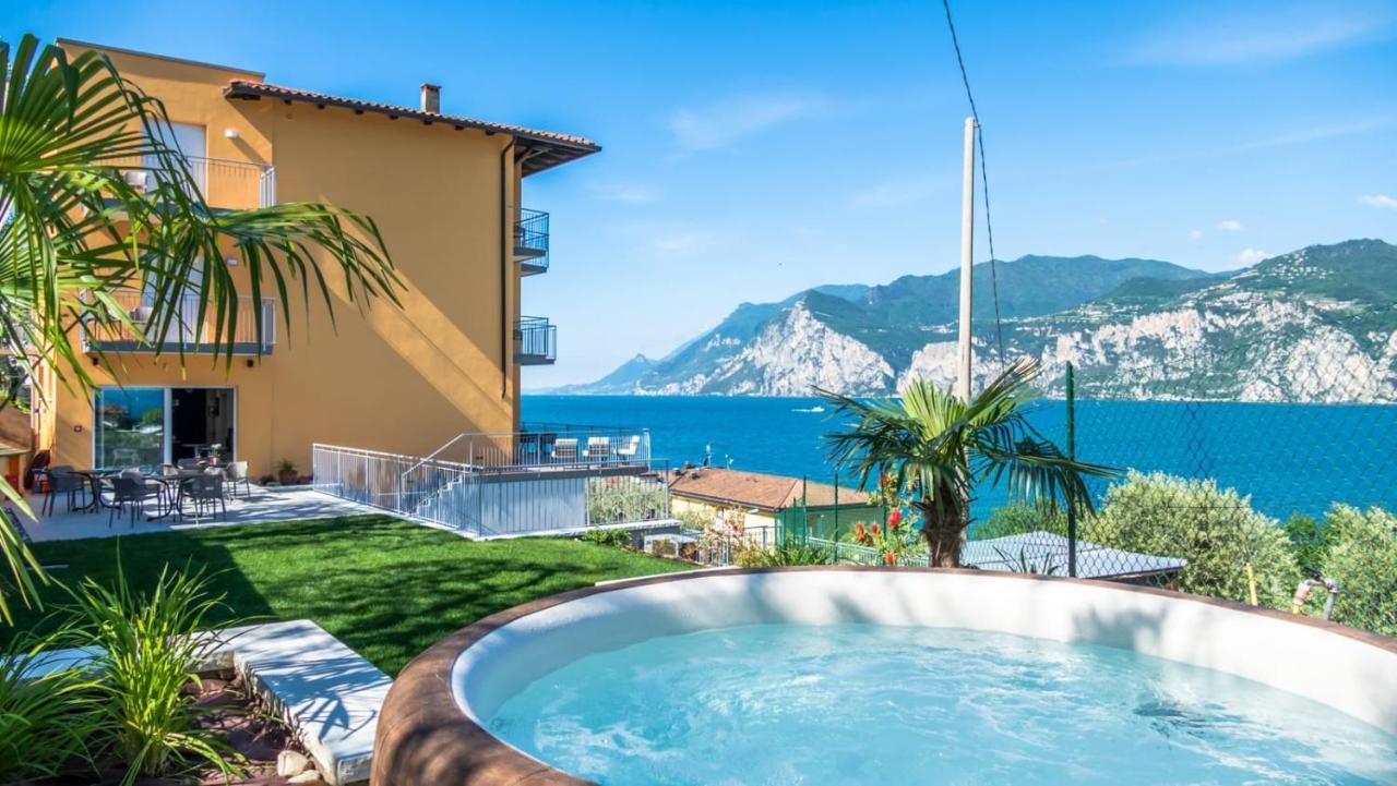 Hotel Casa Marinella Мальчезине Экстерьер фото