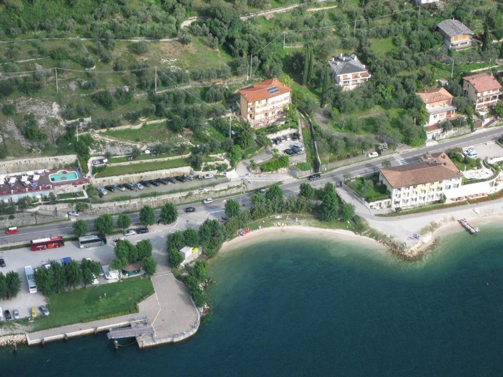 Hotel Casa Marinella Мальчезине Экстерьер фото