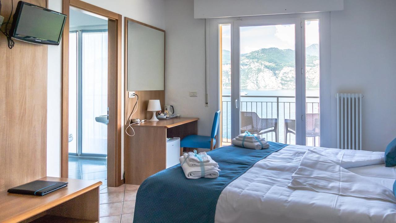 Hotel Casa Marinella Мальчезине Экстерьер фото
