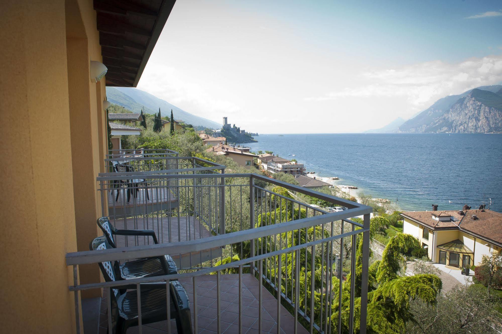 Hotel Casa Marinella Мальчезине Экстерьер фото